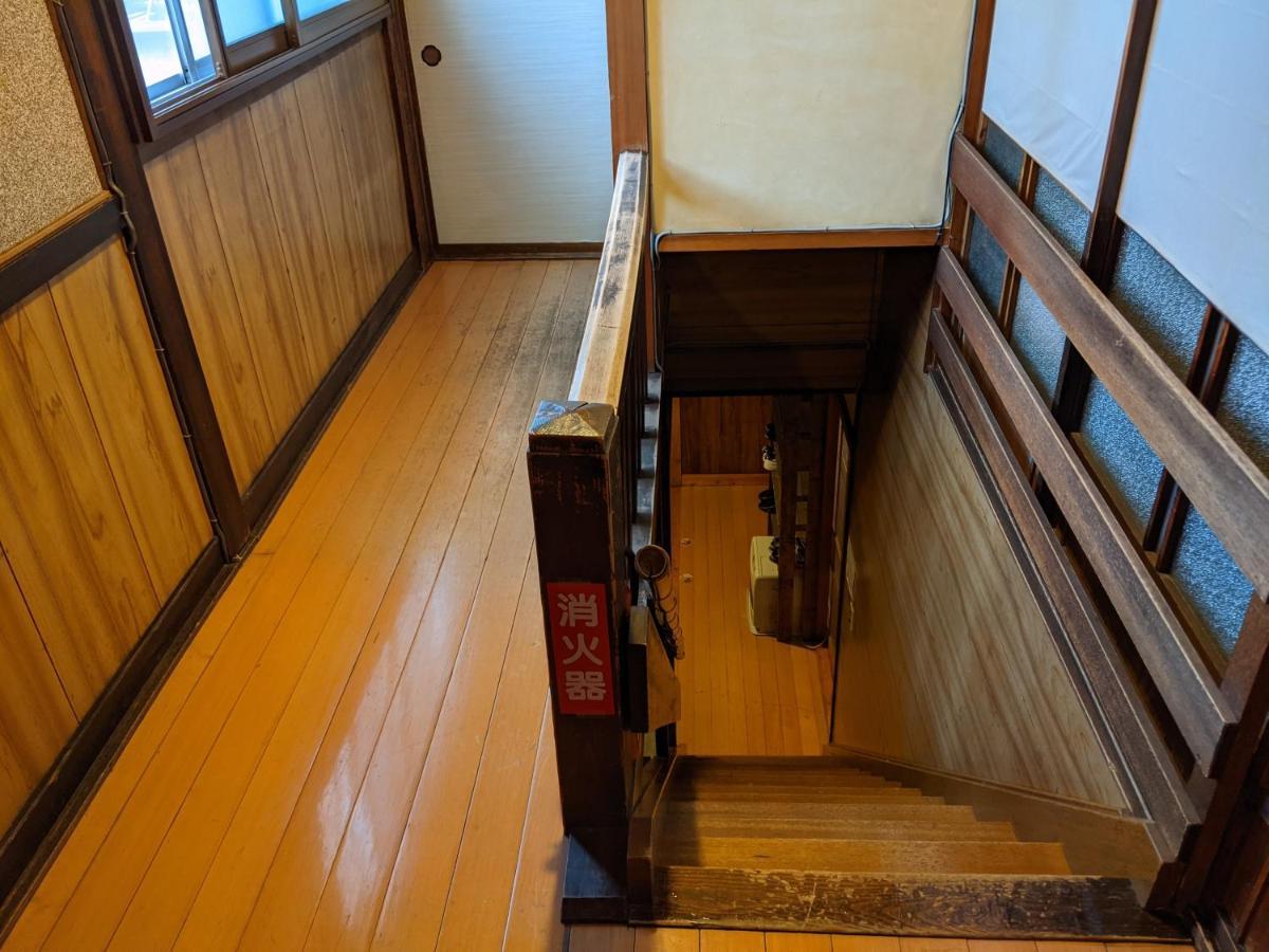 Guesthouse Tomaru Такаяма Экстерьер фото