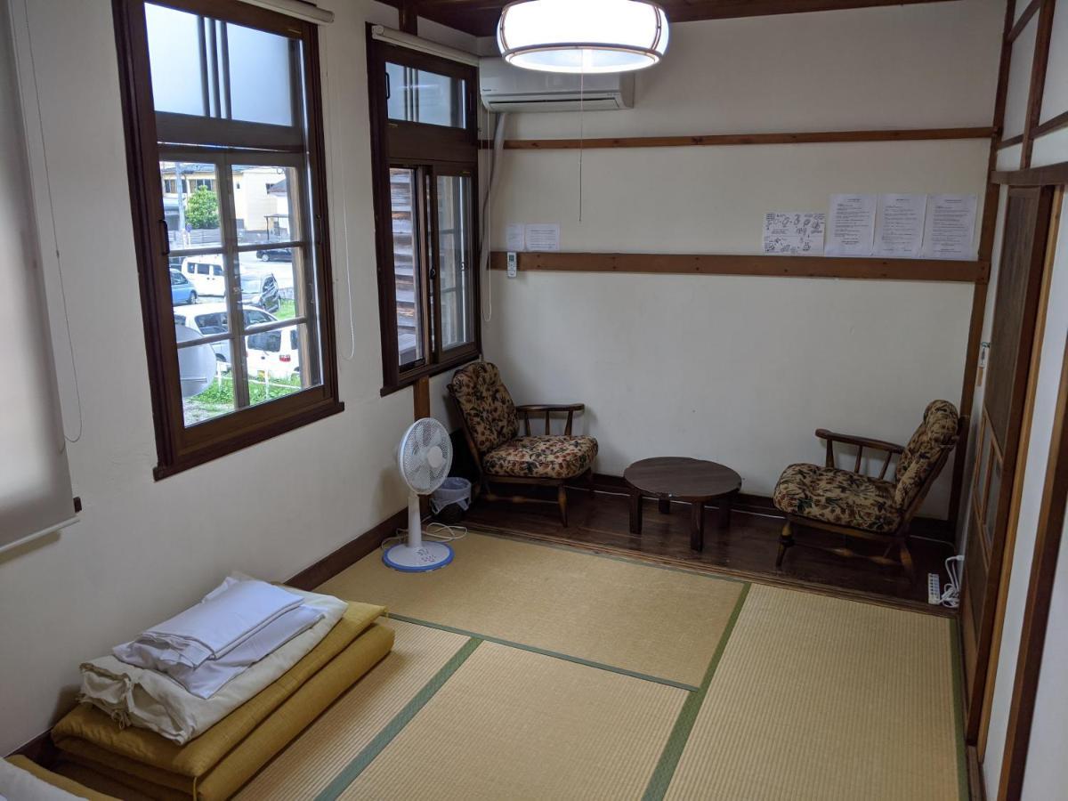 Guesthouse Tomaru Такаяма Экстерьер фото